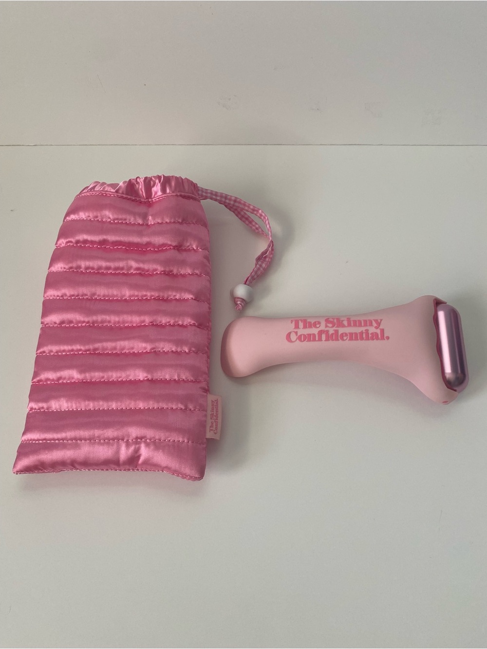 The Skinny Confidential Hot Mess Face Ice Roller with Sleeping bag